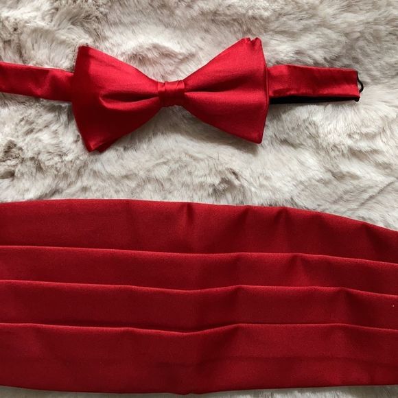 Red cummerbund & bow tie. - Picture 2 of 9